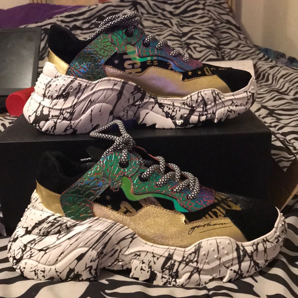 Fly kicks